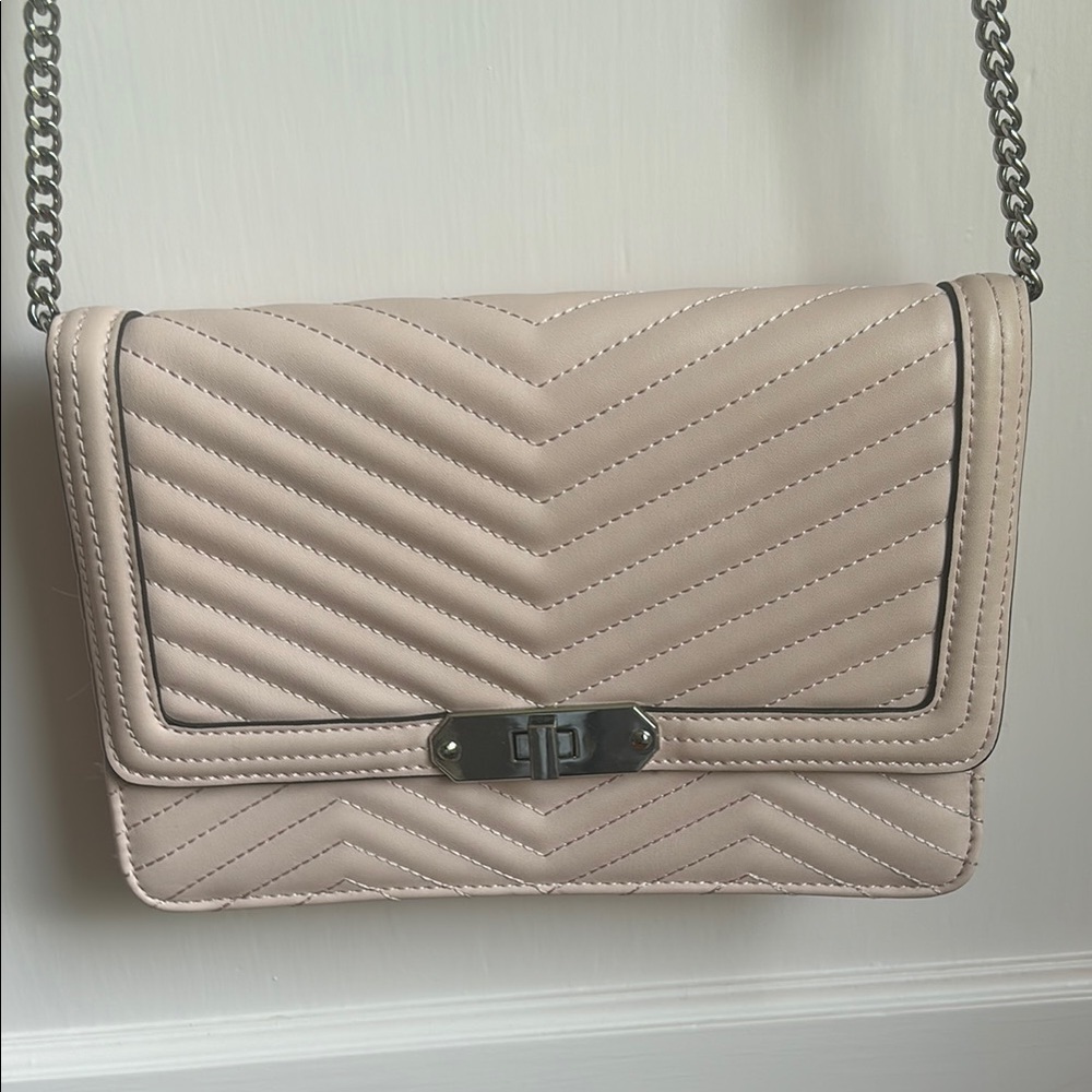 Light pink shoulder bag